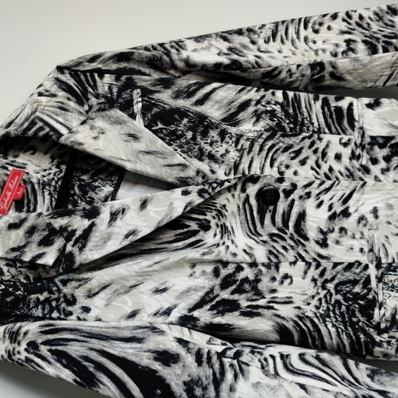 Black and white graphic jacket - Picture 3 of 7